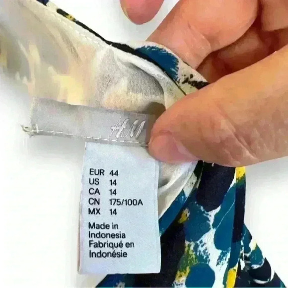 H&M size 12 blouse with tie on back - Picture 5 of 7